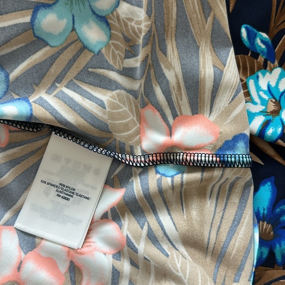 Land’s End Floral Print Women's Rash Guard - Picture 4 of 4